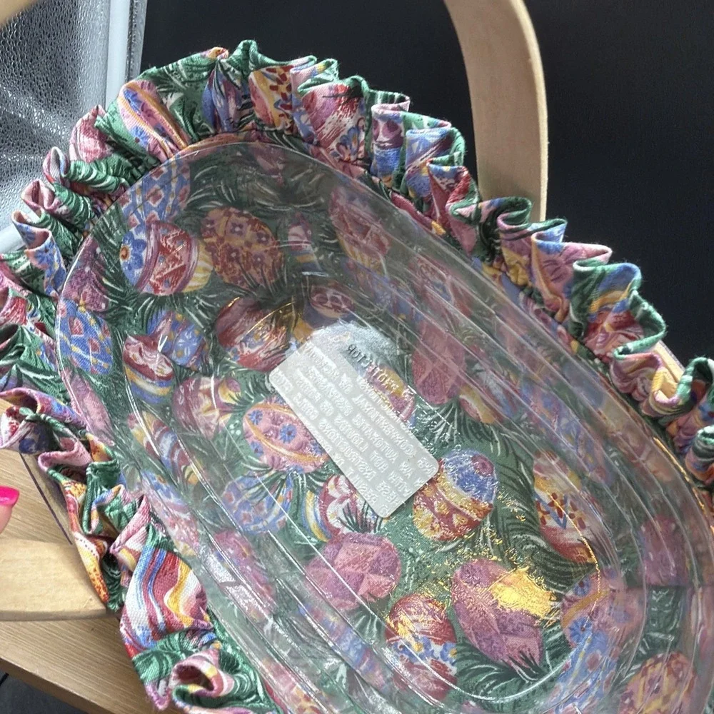 Longaberger 1996 Oval Basket with Easter Egg Liner and Protector